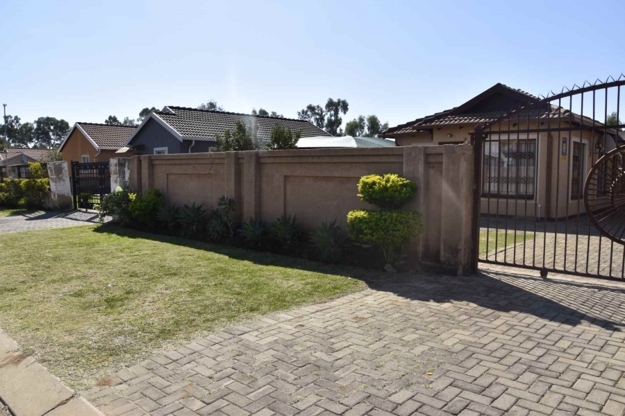 To Let 3 Bedroom Property for Rent in Rosslyn Gauteng