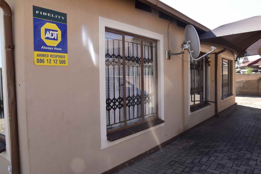 To Let 3 Bedroom Property for Rent in Rosslyn Gauteng