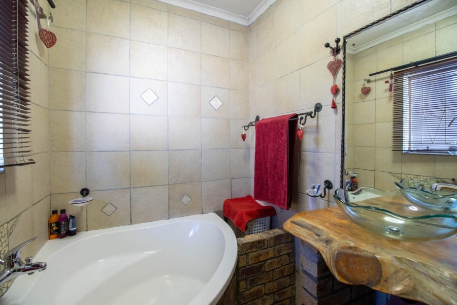 3 Bedroom Property for Sale in Beyerspark Gauteng