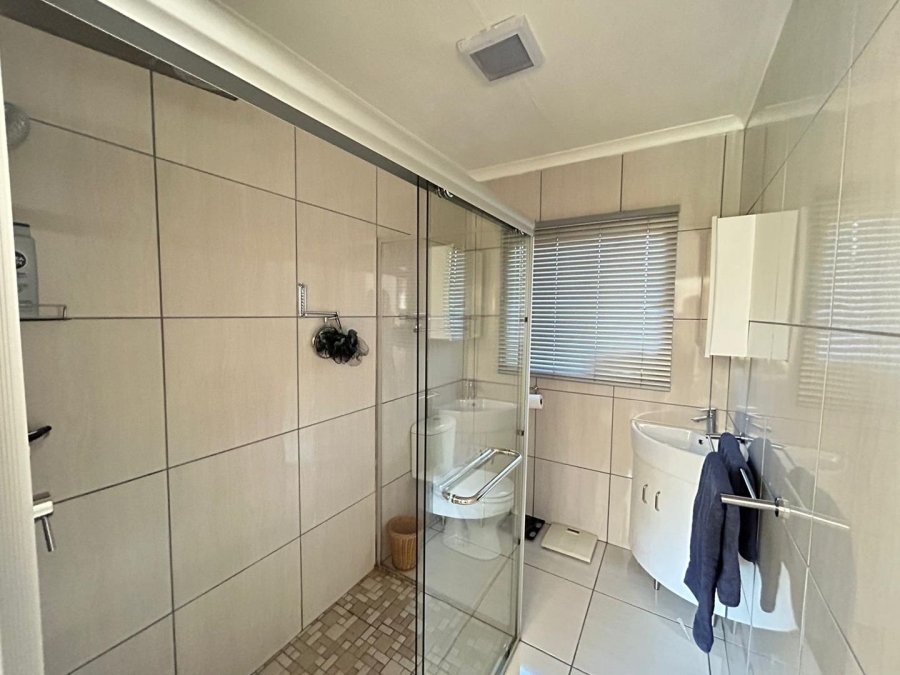 3 Bedroom Property for Sale in Farrarmere Gauteng
