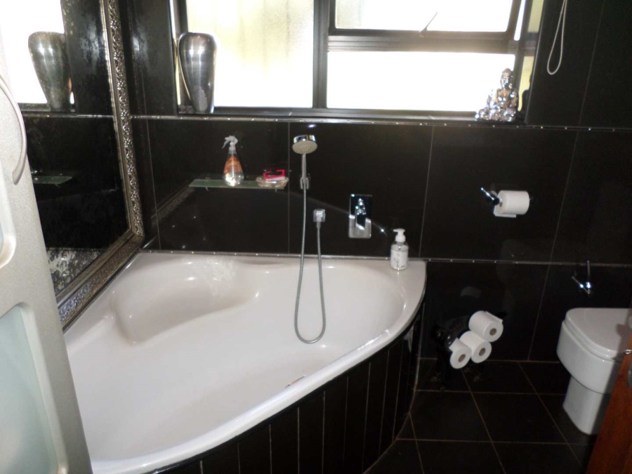 3 Bedroom Property for Sale in Fairlead Gauteng
