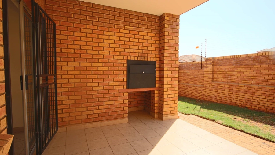 To Let 2 Bedroom Property for Rent in Olympus Gauteng