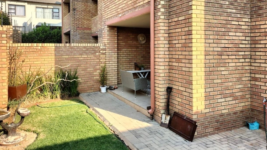 To Let 2 Bedroom Property for Rent in Olympus Gauteng