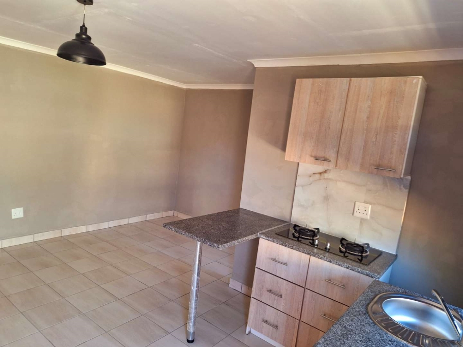 To Let 1 Bedroom Property for Rent in Rosettenville Gauteng