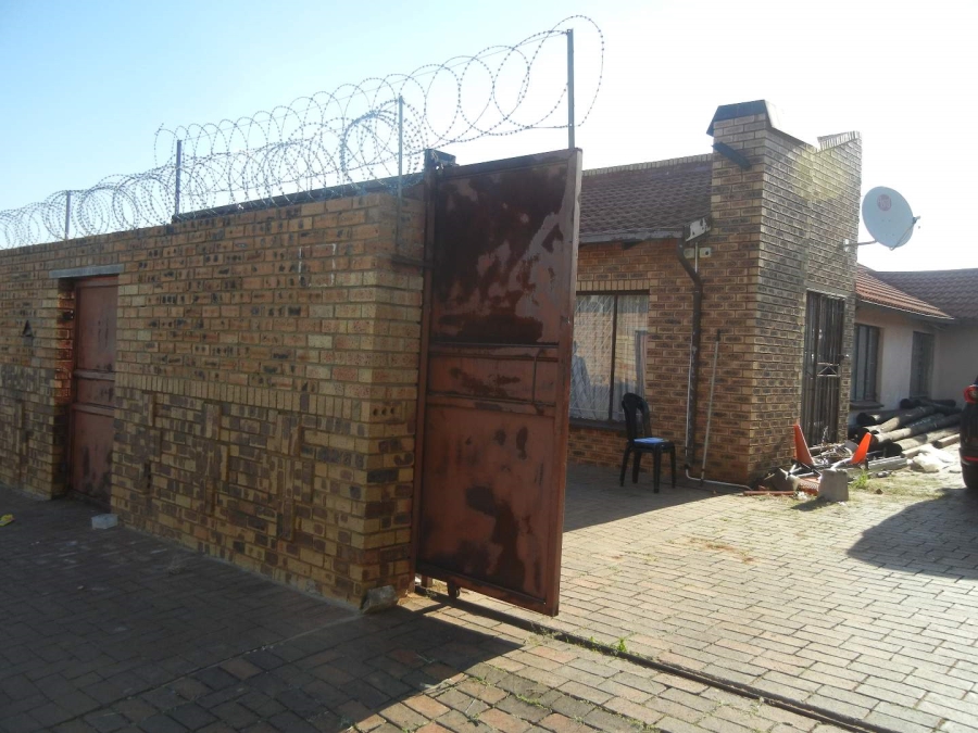 4 Bedroom Property for Sale in Lenasia South Gauteng