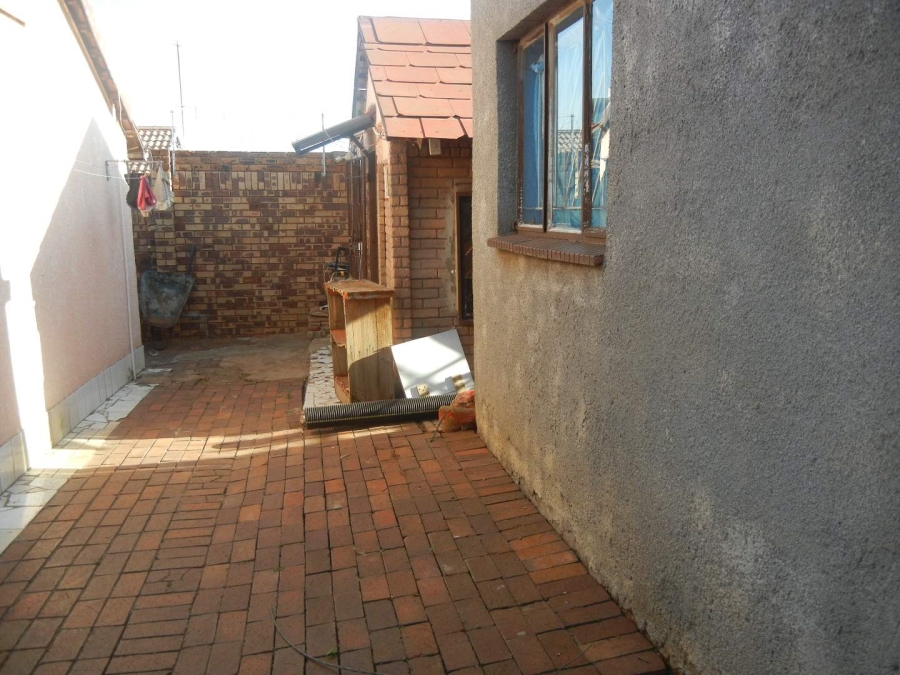 4 Bedroom Property for Sale in Lenasia South Gauteng