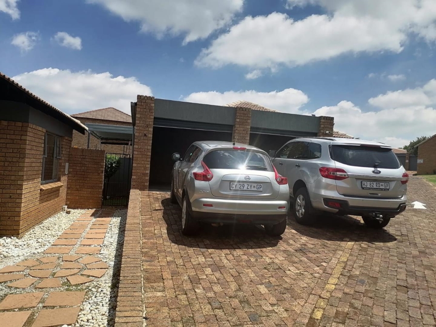 3 Bedroom Property for Sale in Halfway Gardens Gauteng