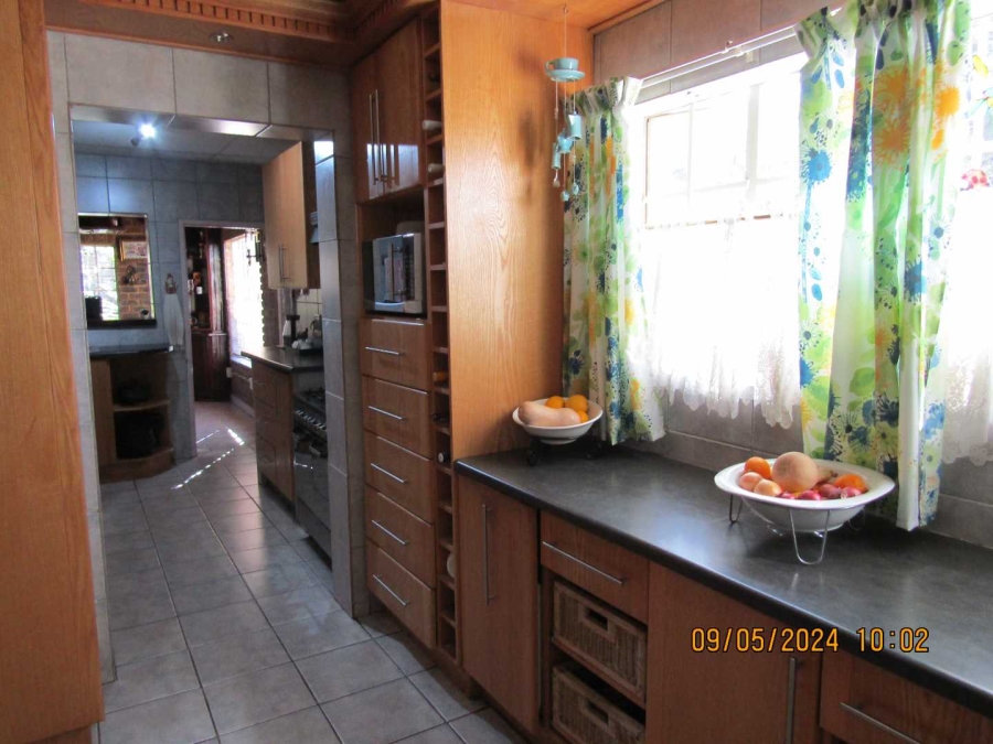 4 Bedroom Property for Sale in Vaaloewer Gauteng