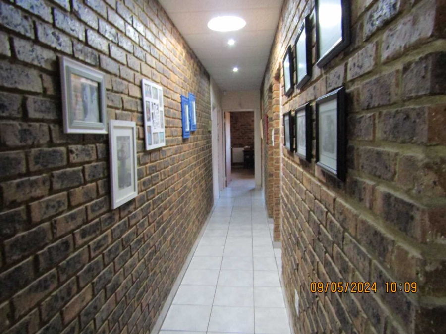 4 Bedroom Property for Sale in Vaaloewer Gauteng