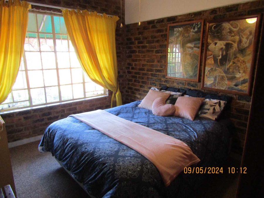 4 Bedroom Property for Sale in Vaaloewer Gauteng