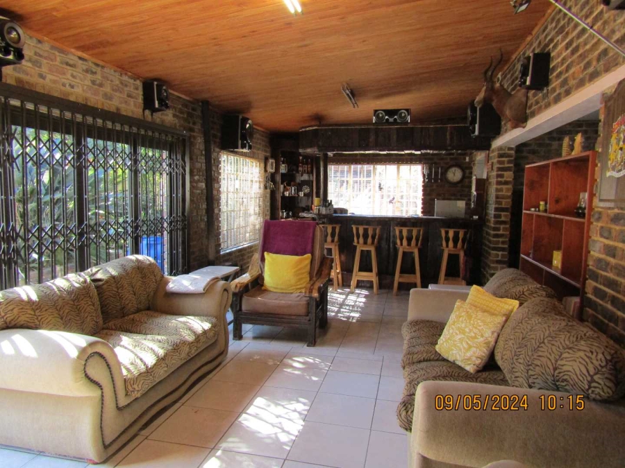 4 Bedroom Property for Sale in Vaaloewer Gauteng