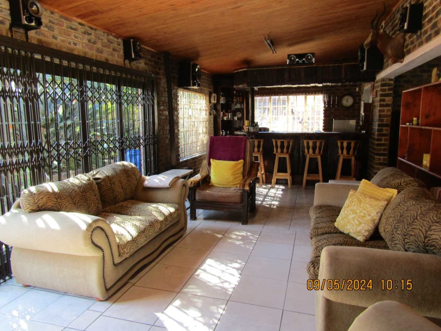 4 Bedroom Property for Sale in Vaaloewer Gauteng