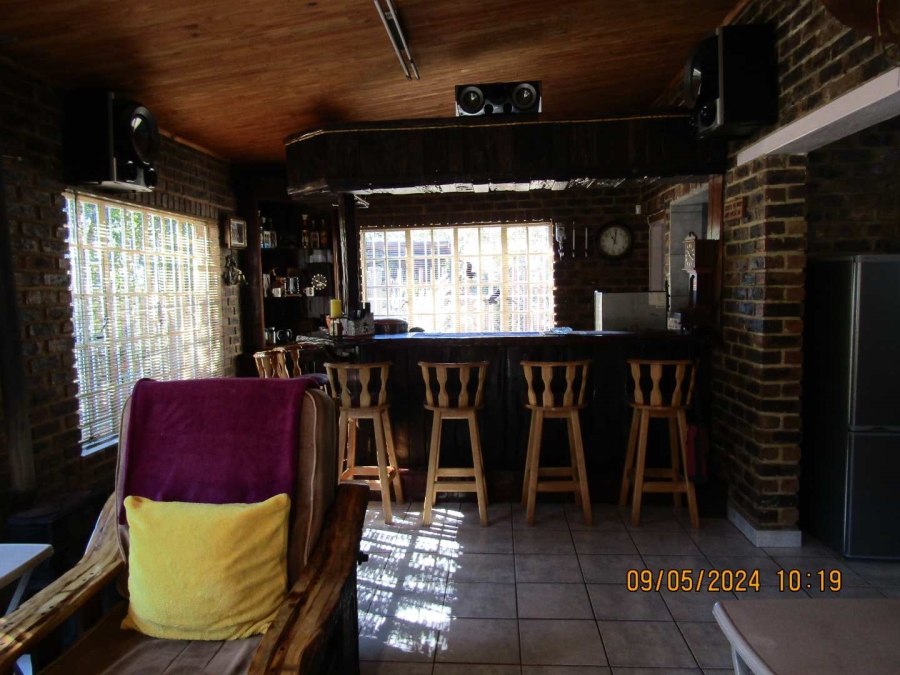 4 Bedroom Property for Sale in Vaaloewer Gauteng