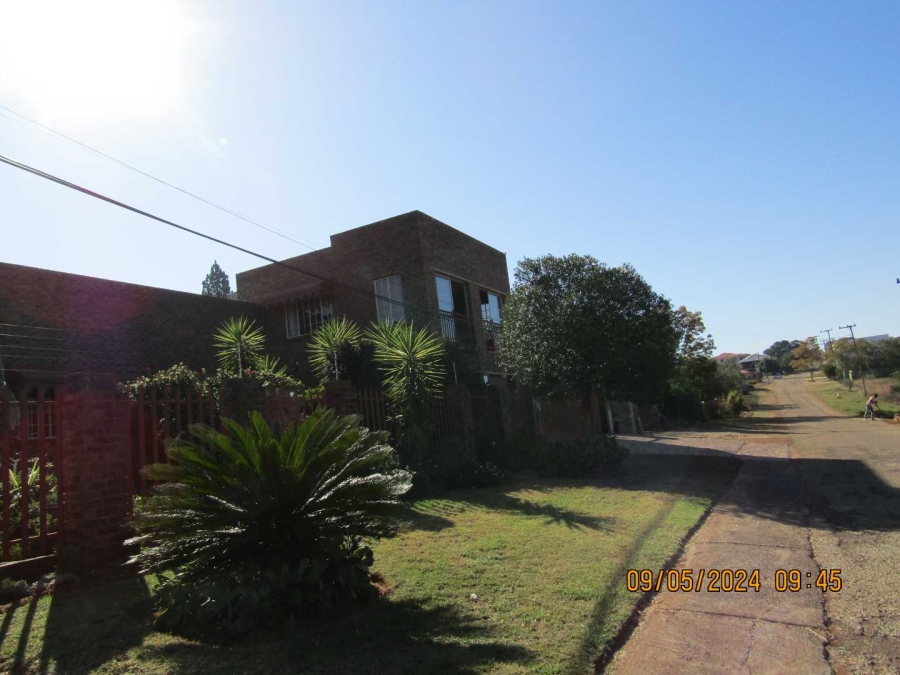 4 Bedroom Property for Sale in Vaaloewer Gauteng