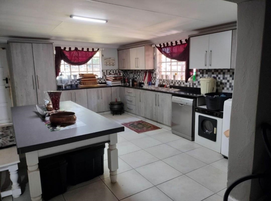 9 Bedroom Property for Sale in Raslouw A H Gauteng