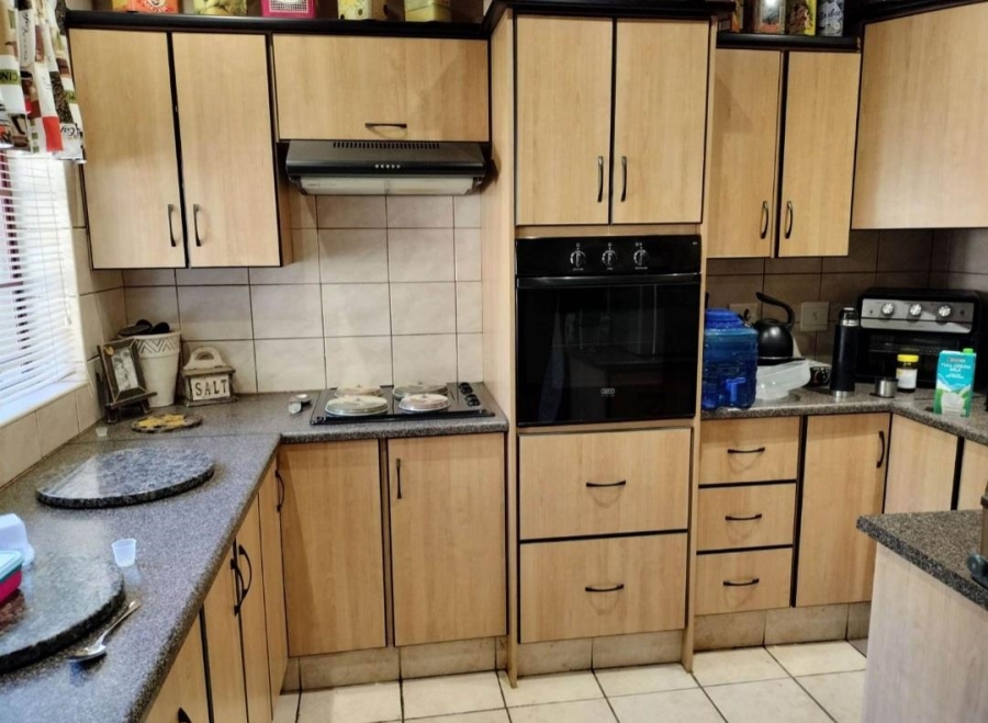 9 Bedroom Property for Sale in Raslouw A H Gauteng