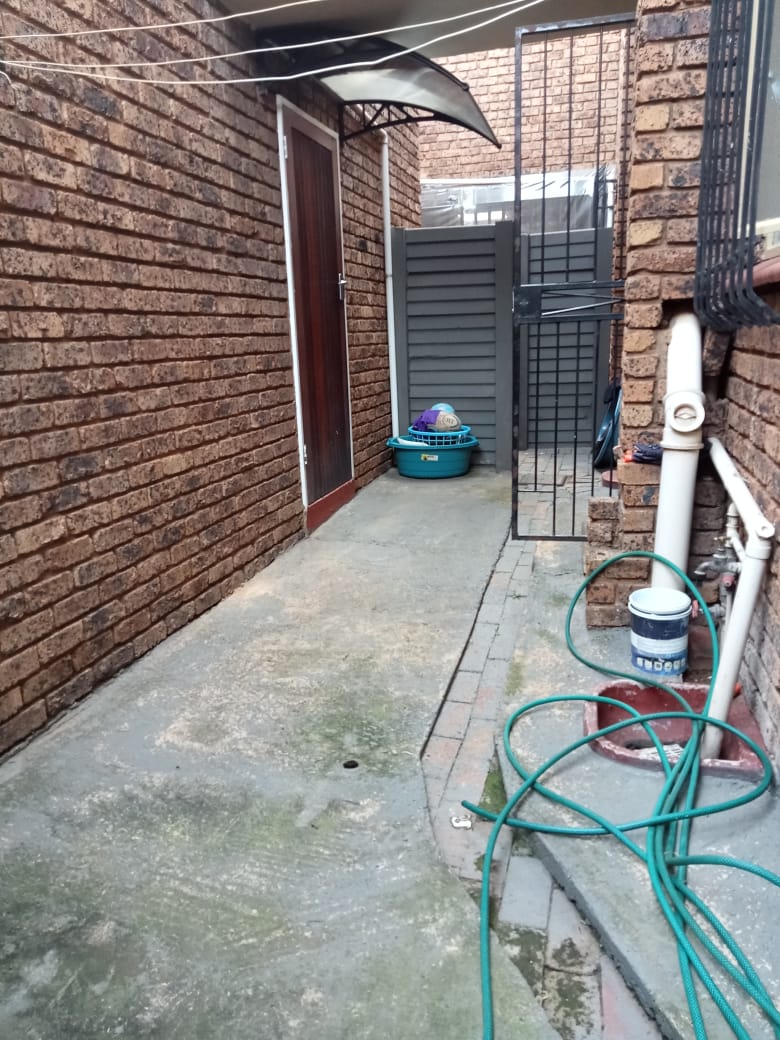 2 Bedroom Property for Sale in Doornpoort Gauteng