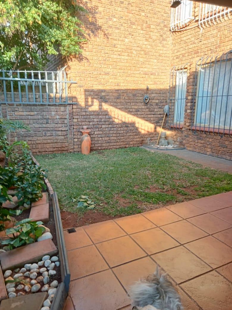 2 Bedroom Property for Sale in Doornpoort Gauteng