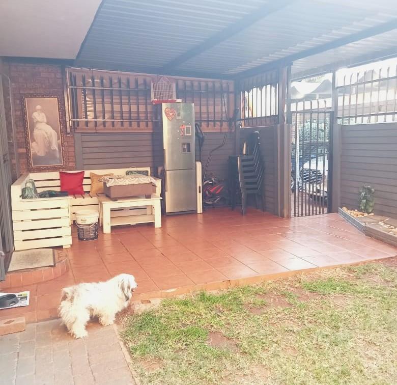 2 Bedroom Property for Sale in Doornpoort Gauteng