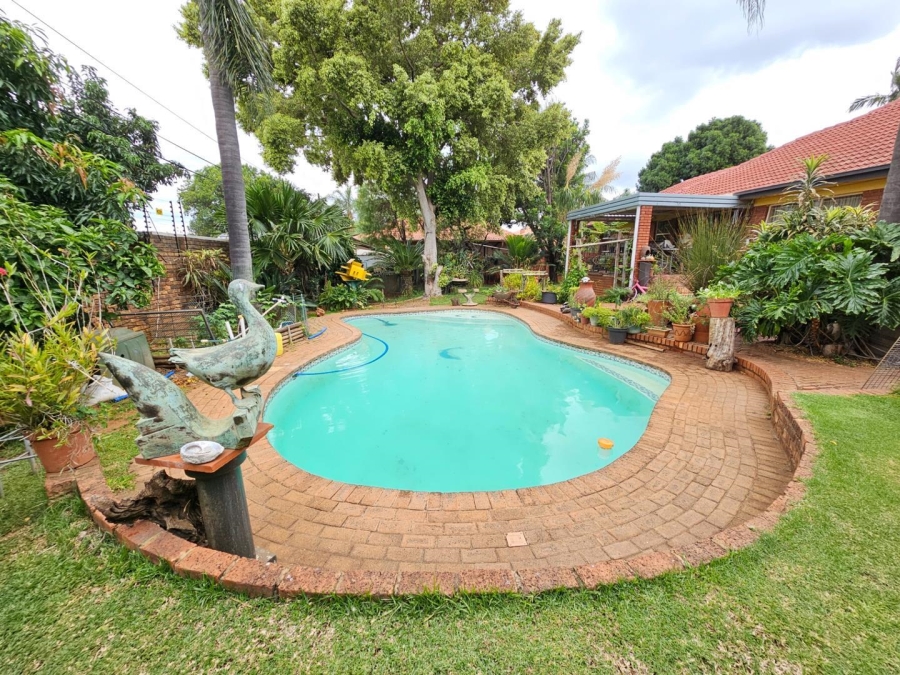 4 Bedroom Property for Sale in Ninapark Gauteng