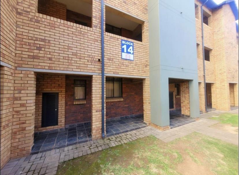 2 Bedroom Property for Sale in Olifantsvlei Gauteng