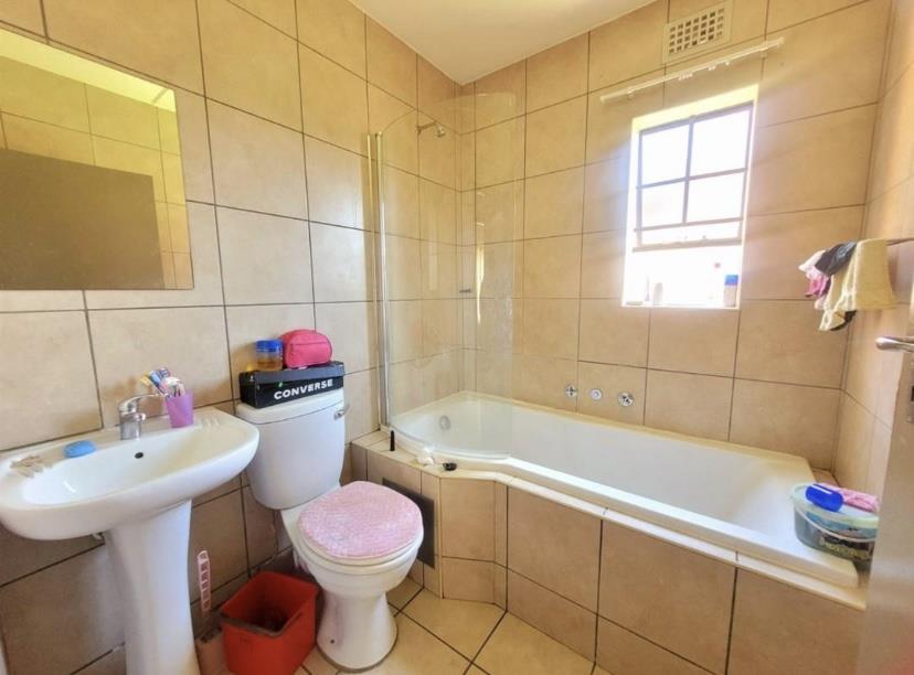 2 Bedroom Property for Sale in Olifantsvlei Gauteng