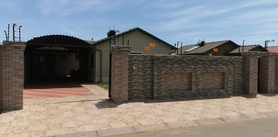 5 Bedroom Property for Sale in Protea Glen Gauteng