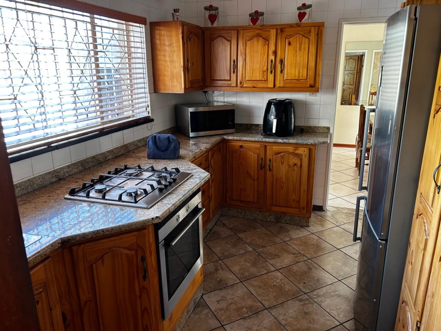 To Let 4 Bedroom Property for Rent in Castleview Gauteng