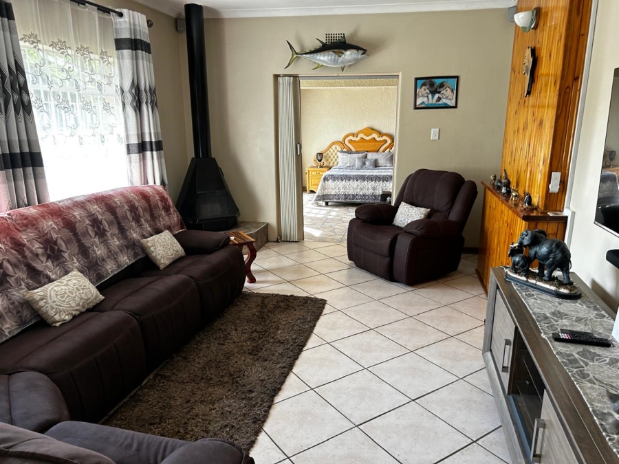 To Let 4 Bedroom Property for Rent in Castleview Gauteng