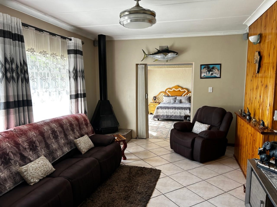 To Let 4 Bedroom Property for Rent in Castleview Gauteng