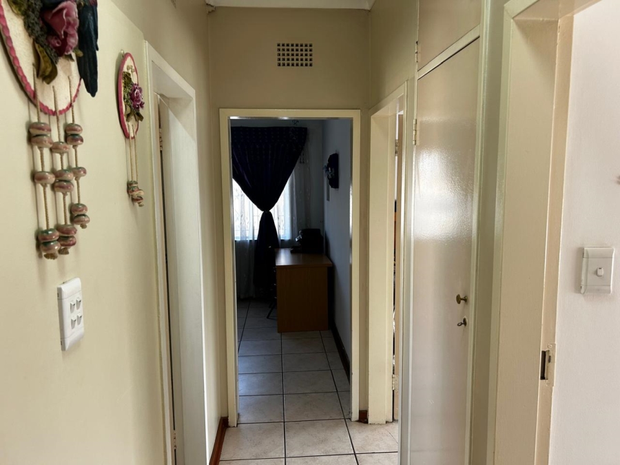 To Let 4 Bedroom Property for Rent in Castleview Gauteng