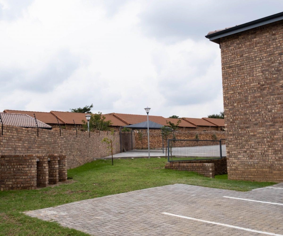 To Let 2 Bedroom Property for Rent in Rooihuiskraal North Gauteng