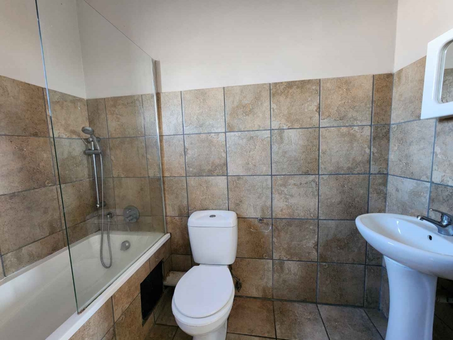 To Let 2 Bedroom Property for Rent in Rooihuiskraal North Gauteng