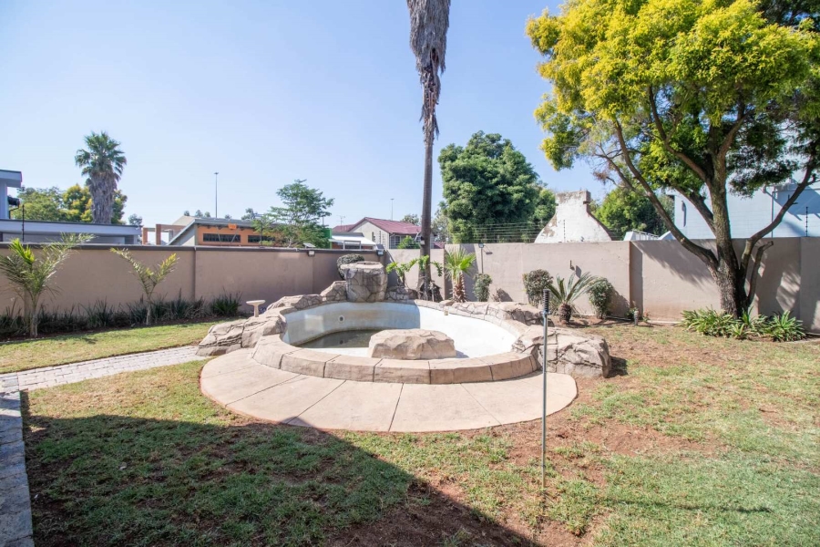 5 Bedroom Property for Sale in Lakefield Gauteng