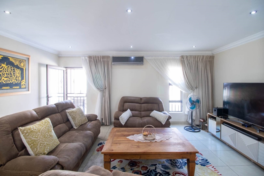 5 Bedroom Property for Sale in Lakefield Gauteng