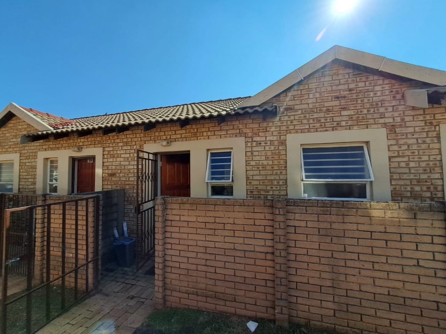 2 Bedroom Property for Sale in Olievenhoutbosch A H Gauteng