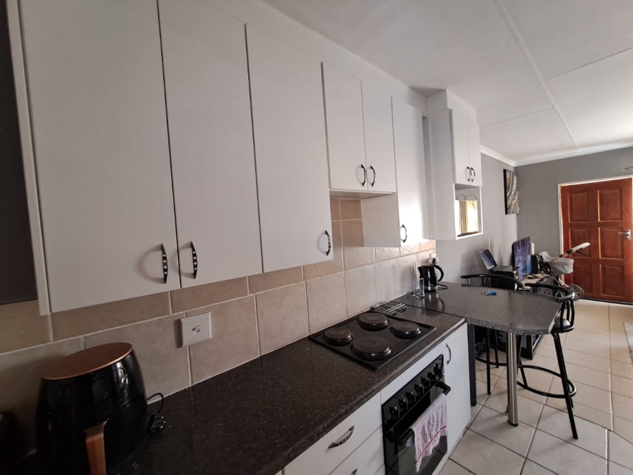 2 Bedroom Property for Sale in Olievenhoutbosch A H Gauteng