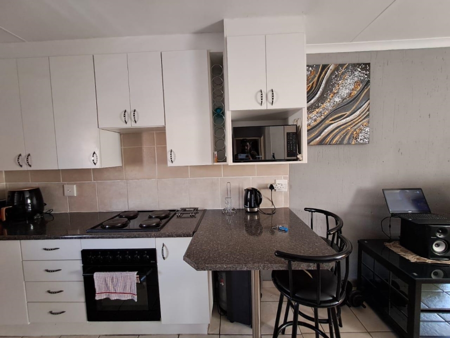 2 Bedroom Property for Sale in Olievenhoutbosch A H Gauteng