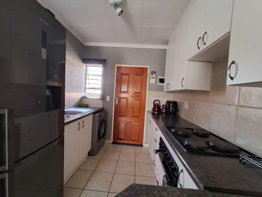 2 Bedroom Property for Sale in Olievenhoutbosch A H Gauteng