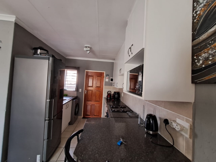 2 Bedroom Property for Sale in Olievenhoutbosch A H Gauteng