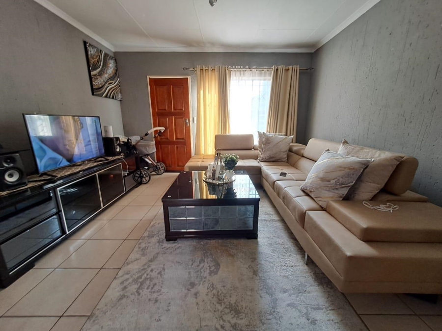 2 Bedroom Property for Sale in Olievenhoutbosch A H Gauteng