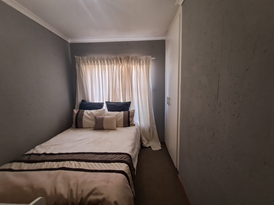 2 Bedroom Property for Sale in Olievenhoutbosch A H Gauteng