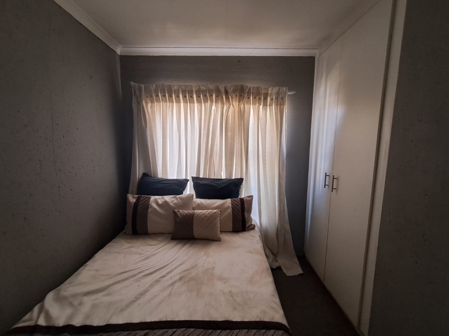 2 Bedroom Property for Sale in Olievenhoutbosch A H Gauteng