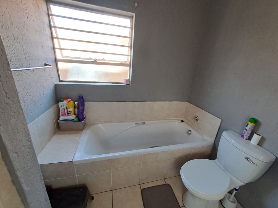 2 Bedroom Property for Sale in Olievenhoutbosch A H Gauteng