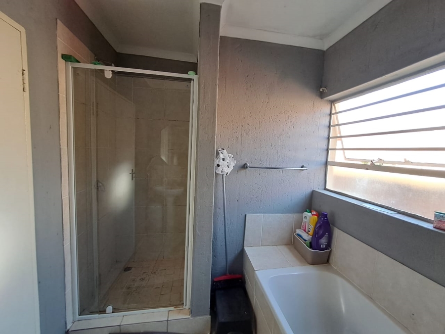 2 Bedroom Property for Sale in Olievenhoutbosch A H Gauteng