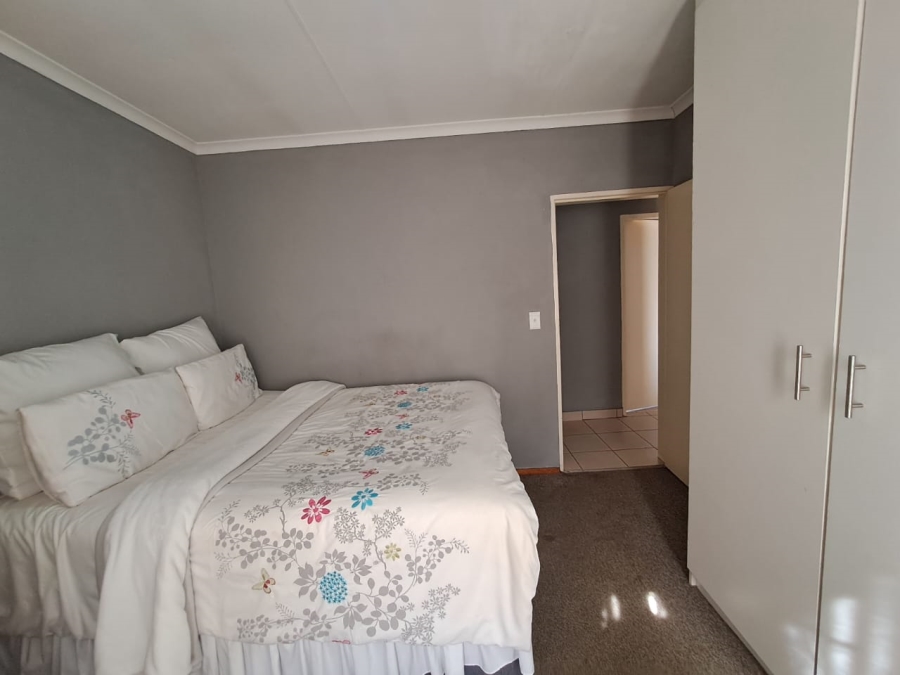 2 Bedroom Property for Sale in Olievenhoutbosch A H Gauteng