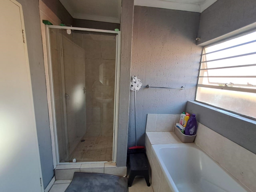 2 Bedroom Property for Sale in Olievenhoutbosch A H Gauteng