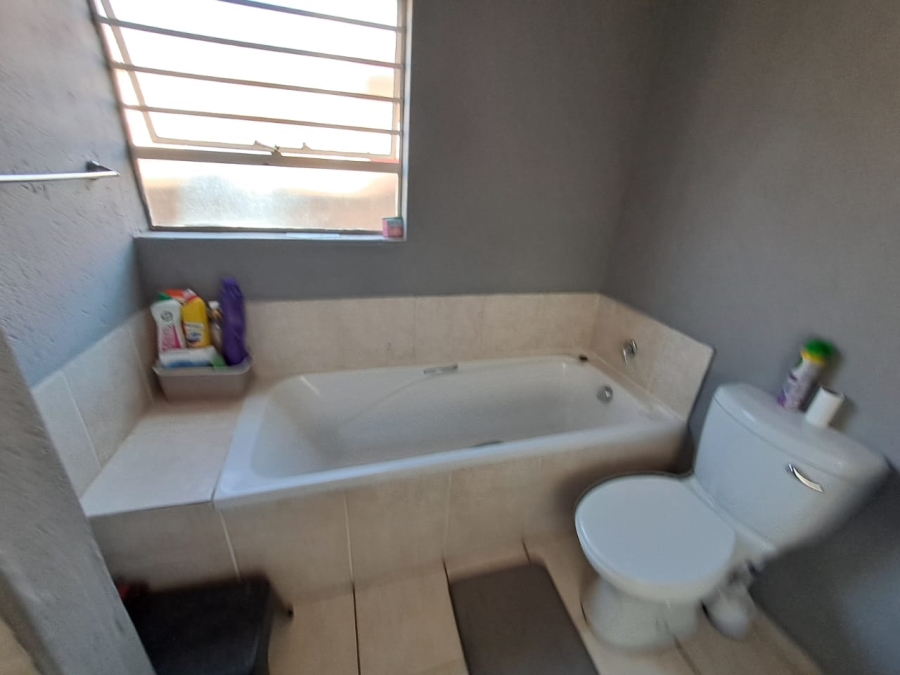 2 Bedroom Property for Sale in Olievenhoutbosch A H Gauteng