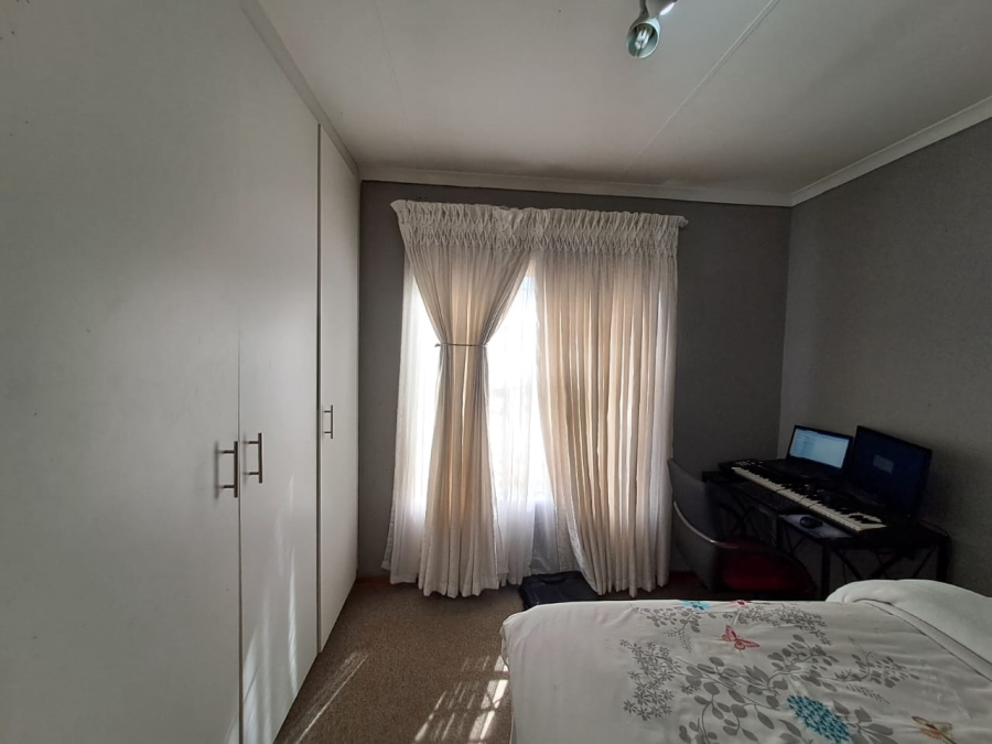 2 Bedroom Property for Sale in Olievenhoutbosch A H Gauteng