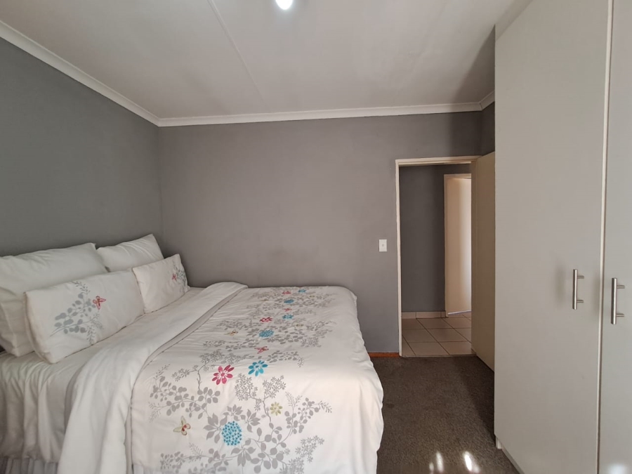 2 Bedroom Property for Sale in Olievenhoutbosch A H Gauteng